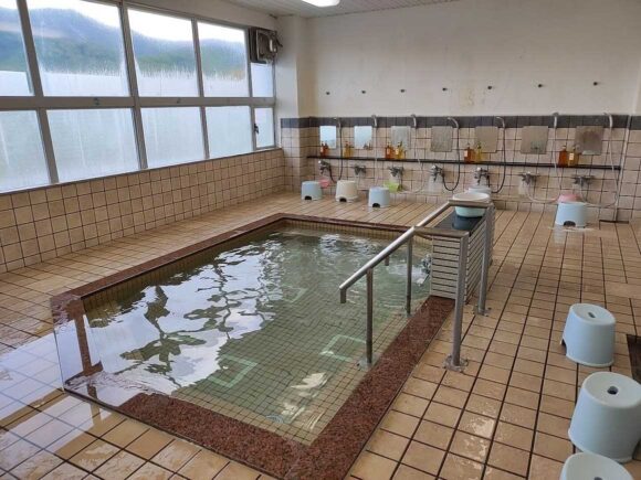 かなやま湖畔キャンプ場（南富良野）日帰り入浴温泉「保養センター」